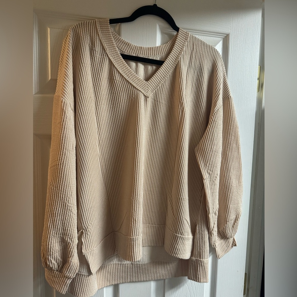 Women's Cream V-Neck Sweater M